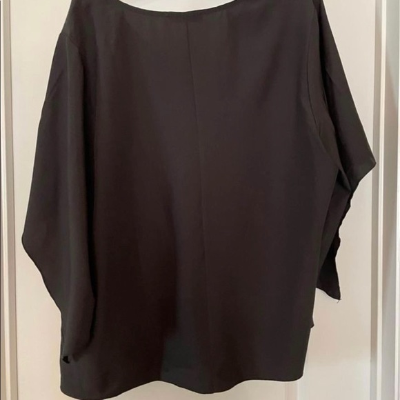 Black V-Neck Plus SZ Top. 3X - Picture 2 of 6